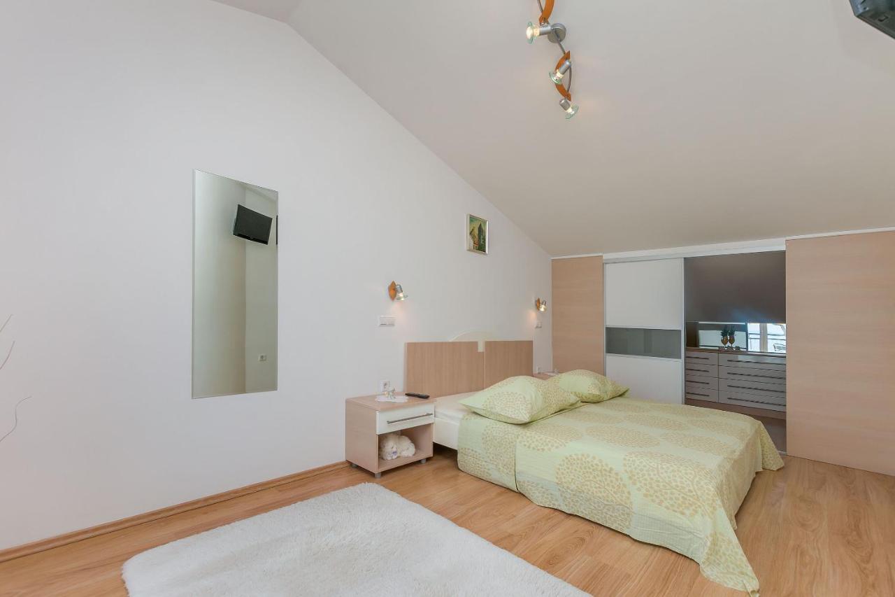 Apartments Mia 오미스 외부 사진