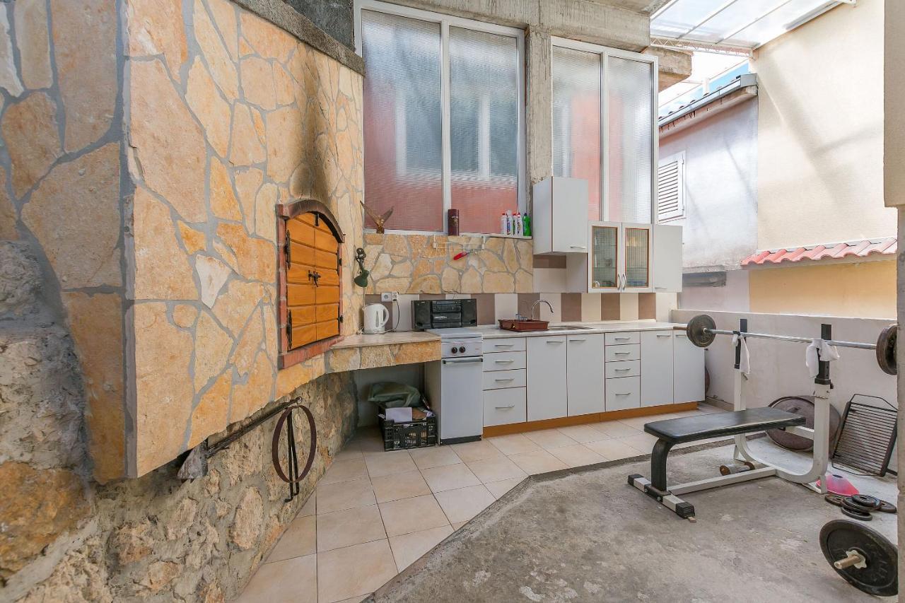 Apartments Mia 오미스 외부 사진