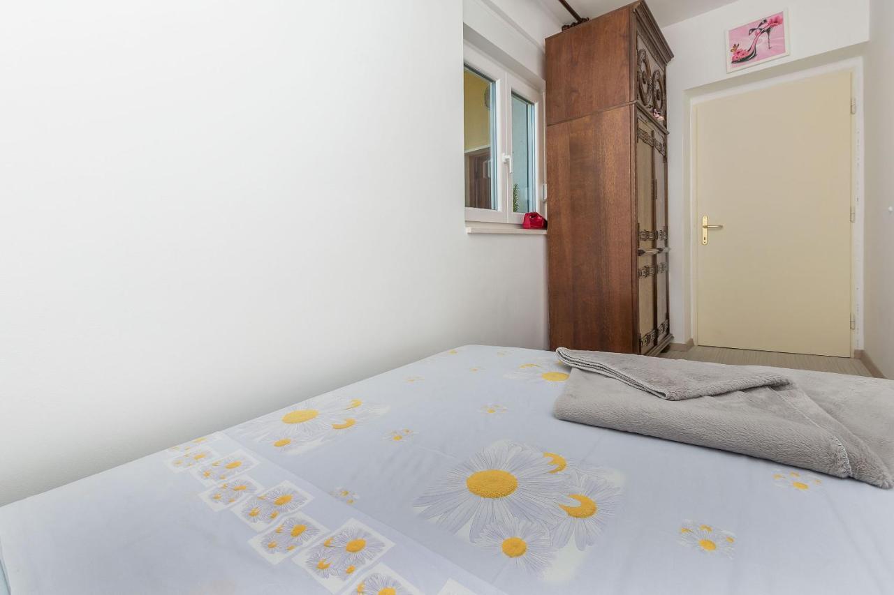 Apartments Mia 오미스 외부 사진